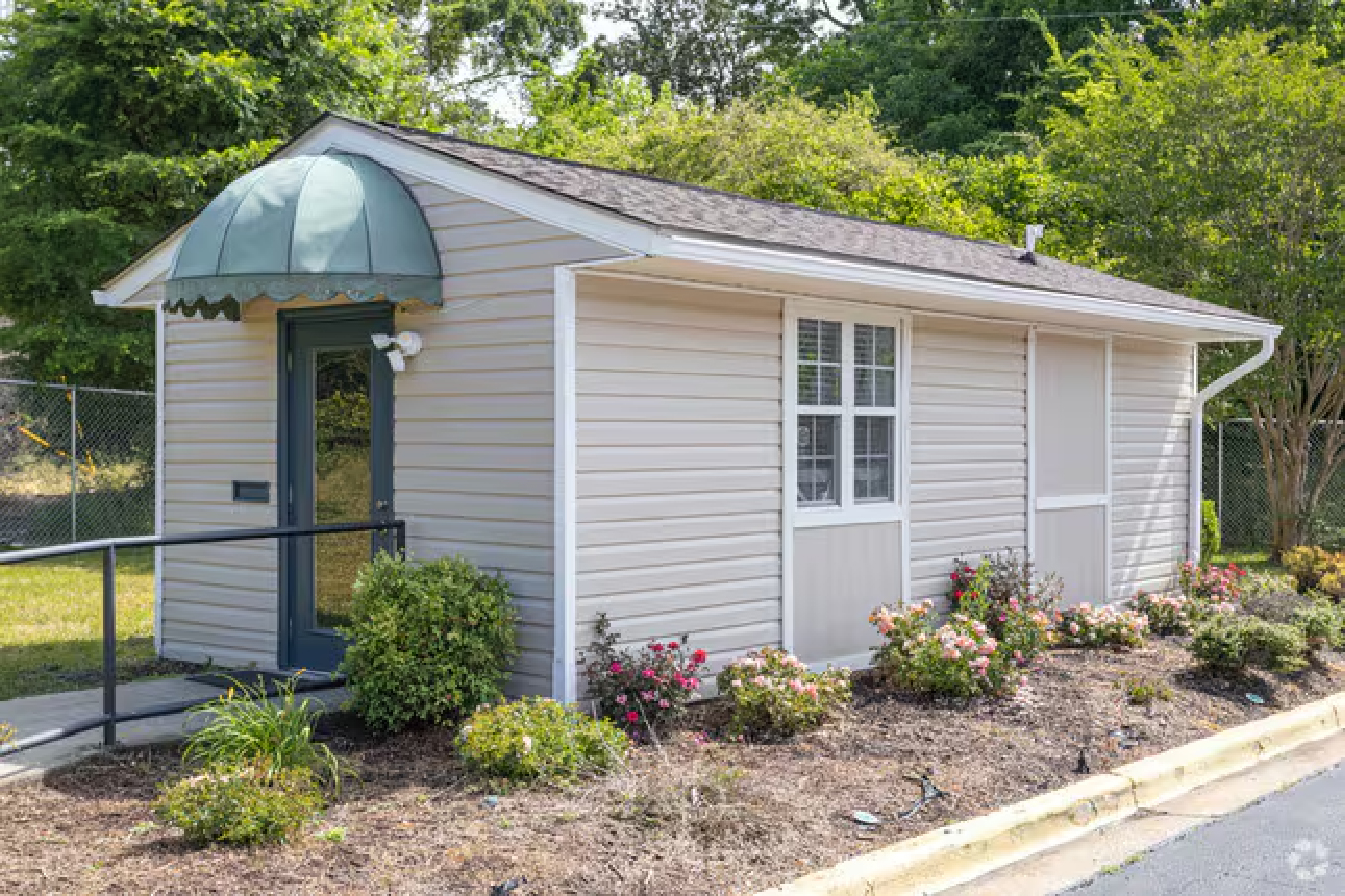 exterior view at Solara Apartments